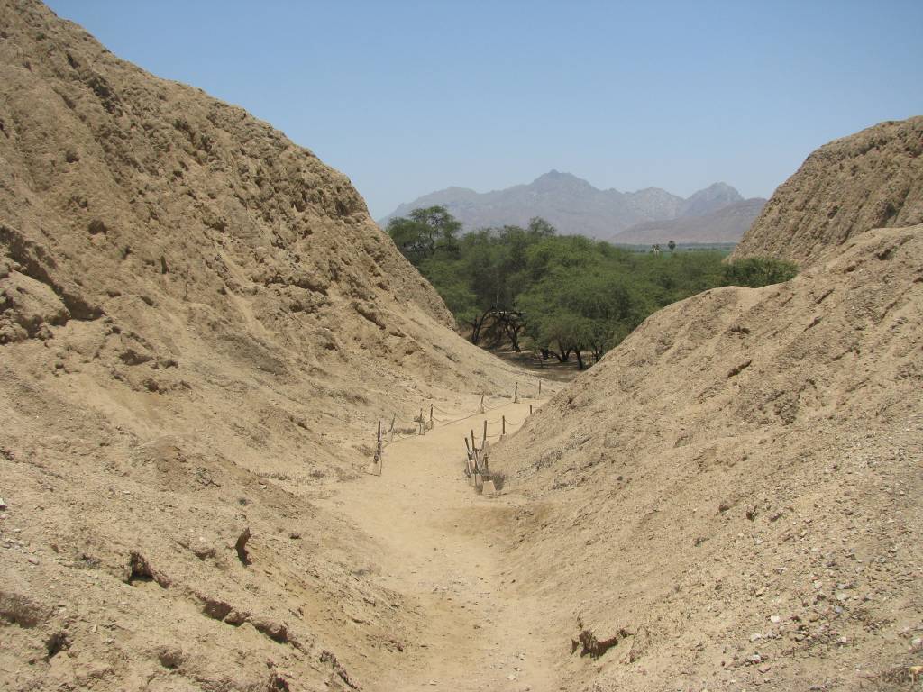 Trilha no complexo arqueol&oacute;gico Huaca Rajada