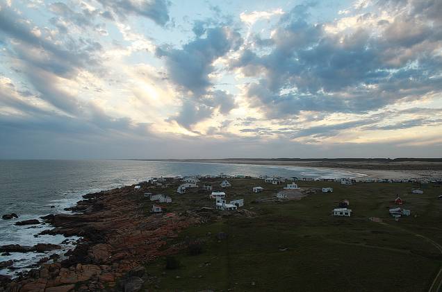 <strong>Cabo Polônio - <a href="https://viajeaqui.abril.com.br/paises/uruguai" rel="Uruguai" target="_blank">Uruguai</a></strong> Eles contaram que a eletricidade ainda não chegou por lá, o que deixa o lugar ainda mais tranquilo e dá uma sensação boa de “parado no tempo”. Para o casal, Cabo Polônio está no topo da lista dos lugares mais legais que conheceram. <strong>Cabo Polônio - <a href="https://viajeaqui.abril.com.br/paises/uruguai" rel="Uruguai" target="_blank">Uruguai</a></strong> Eles contaram que a eletricidade ainda não chegou por lá, o que deixa o lugar ainda mais tranquilo e dá uma sensação boa de “parado no tempo”. Para o casal, Cabo Polônio está no topo da lista dos lugares mais legais que conheceram.