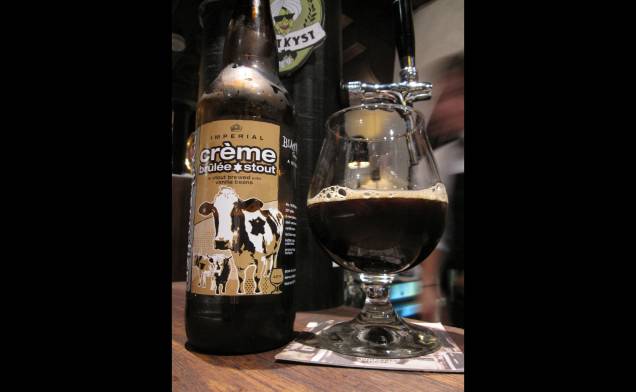 A <strong>Crème Brûllée Stout</strong>, da Imperial, escolheu o inusitado sabor da delicada sobremesa da França para si. O cheiro de baunilha e sabor suave são compensados pelo teor alcoólico generoso: 14,5% A <strong>Crème Brûllée Stout</strong>, da Imperial, escolheu o inusitado sabor da delicada sobremesa da França para si. O cheiro de baunilha e sabor suave são compensados pelo teor alcoólico generoso: 14,5%