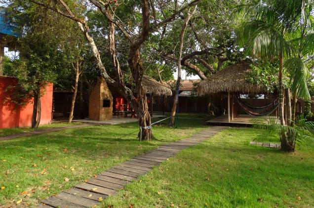 <strong><a href="https://viajeaqui.abril.com.br/estabelecimentos/br-pa-alter-do-chao-hospedagem-pousada-do-tapajos-hostel" rel="Pousada do Tapajós Hostel" target="_blank">Pousada do Tapajós Hostel</a>, em <a href="https://viajeaqui.abril.com.br/cidades/br-pa-alter-do-chao" rel="Alter do Chão" target="_blank">Alter do Chão</a> (<a href="https://viajeaqui.abril.com.br/estados/br-para" rel="PA" target="_blank">PA</a>)</strong> O hostel tem quartos coletivos, com beliches novos e bem espaçados entre si. Na área externa, há um jardim com redário e churrasqueira, perfeito para a integração entre os hóspedes. <a href="https://www.booking.com/hotel/br/hostel-pousada-do-tapaja3s.pt-br.html?aid=332455&label=viagemabril-hostelsdescolados" rel="BOOKING.COM: veja os preços e faça sua reserva na Pousada do Tapajós" target="_blank">BOOKING.COM: veja os preços e faça sua reserva na Pousada do Tapajós</a> <strong><a href="https://viajeaqui.abril.com.br/estabelecimentos/br-pa-alter-do-chao-hospedagem-pousada-do-tapajos-hostel" rel="Pousada do Tapajós Hostel" target="_blank">Pousada do Tapajós Hostel</a>, em <a href="https://viajeaqui.abril.com.br/cidades/br-pa-alter-do-chao" rel="Alter do Chão" target="_blank">Alter do Chão</a> (<a href="https://viajeaqui.abril.com.br/estados/br-para" rel="PA" target="_blank">PA</a>)</strong> O hostel tem quartos coletivos, com beliches novos e bem espaçados entre si. Na área externa, há um jardim com redário e churrasqueira, perfeito para a integração entre os hóspedes. <a href="https://www.booking.com/hotel/br/hostel-pousada-do-tapaja3s.pt-br.html?aid=332455&label=viagemabril-hostelsdescolados" rel="BOOKING.COM: veja os preços e faça sua reserva na Pousada do Tapajós" target="_blank">BOOKING.COM: veja os preços e faça sua reserva na Pousada do Tapajós</a>