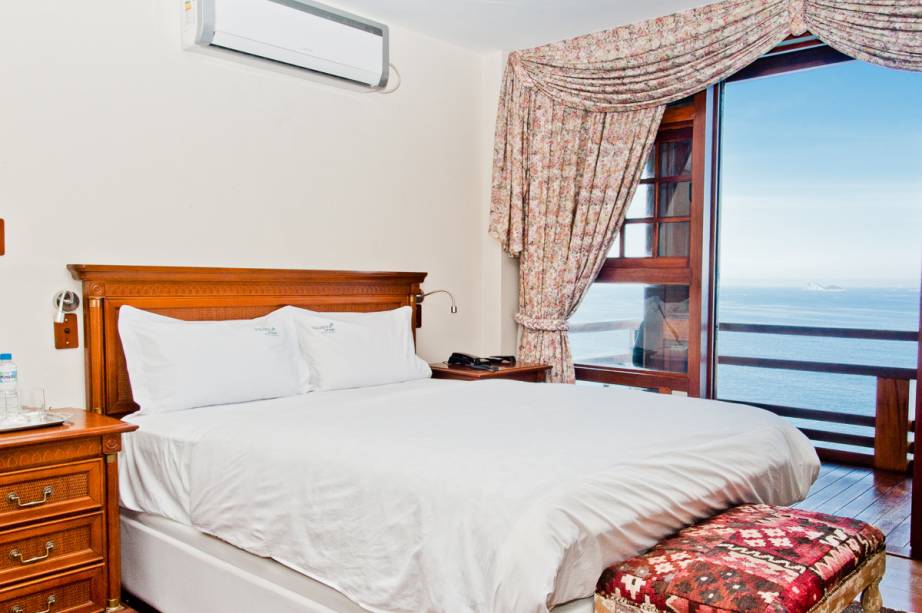 Sete quartos com enxoval de linho e ar split, uma banheira com hidro, a sauna e uma pequena piscina na varanda de frente para o mar completam os mimos Sete quartos com enxoval de linho e ar split, uma banheira com hidro, a sauna e uma pequena piscina na varanda de frente para o mar completam os mimos