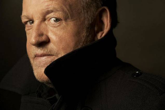 <strong>JOE COCKER</strong><br /> <br /> Você pode até não se lembrar do nome Joe Cocker, mas com certeza já ouviu as suas canções, geralmente versões regravadas com estilo próprio – entre os sucessos do cantor estão a belíssima <em>You are So Beautiful</em>, a sensual <em>You Can Leave Your Hat On</em> e a inesquecível <em>With a Little Help From My Friends</em>, música dos Beatles que, na sua voz, embalou o tema da série <strong>Anos Incríveis</strong>. <strong>Onde e Quando:</strong> Porto Alegre (RS), no dia 27 de março, no Pepsi On Stage. São Paulo, dia 29, Via Funchal. Belo Horizonte (MG), dia 31, no Chevrolet Hall. E Rio de Janeiro, dia 1º de abril, no HSBC Arena <strong>Ingressos: </strong>os de Porto Alegre são vendidos pelo site <a href="https://www.ingressorapido.com.br/Evento.aspx?ID=19422" rel="Ingresso Rápido" target="_blank">Ingresso Rápido</a>. Os de São Paulo, no site da própria <a href="https://www.viafunchal.com.br/shows.asp?ID=545" rel="Via Funchal" target="_blank">Via Funchal</a>. Quanto aos de BH, é possível comprá-los no site <a href="https://premier.ticketsforfun.com.br/shows/show.aspx?sh=JOECOCKE12" rel="Tickets for Fun" target="_blank">Tickets for Fun</a> e, por fim, os do Rio estão no site <a href="https://www.ingresso.com" rel=" Ingresso.com" target="_blank">Ingresso.com</a> <strong>JOE COCKER</strong><br /> <br /> Você pode até não se lembrar do nome Joe Cocker, mas com certeza já ouviu as suas canções, geralmente versões regravadas com estilo próprio – entre os sucessos do cantor estão a belíssima <em>You are So Beautiful</em>, a sensual <em>You Can Leave Your Hat On</em> e a inesquecível <em>With a Little Help From My Friends</em>, música dos Beatles que, na sua voz, embalou o tema da série <strong>Anos Incríveis</strong>. <strong>Onde e Quando:</strong> Porto Alegre (RS), no dia 27 de março, no Pepsi On Stage. São Paulo, dia 29, Via Funchal. Belo Horizonte (MG), dia 31, no Chevrolet Hall. E Rio de Janeiro, dia 1º de abril, no HSBC Arena <strong>Ingressos: </strong>os de Porto Alegre são vendidos pelo site <a href="https://www.ingressorapido.com.br/Evento.aspx?ID=19422" rel="Ingresso Rápido" target="_blank">Ingresso Rápido</a>. Os de São Paulo, no site da própria <a href="https://www.viafunchal.com.br/shows.asp?ID=545" rel="Via Funchal" target="_blank">Via Funchal</a>. Quanto aos de BH, é possível comprá-los no site <a href="https://premier.ticketsforfun.com.br/shows/show.aspx?sh=JOECOCKE12" rel="Tickets for Fun" target="_blank">Tickets for Fun</a> e, por fim, os do Rio estão no site <a href="https://www.ingresso.com" rel=" Ingresso.com" target="_blank">Ingresso.com</a>
