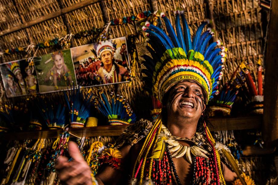 Uma das aldeias da rota é a Wazare, criada há cinco anos pelo cacique Rony Azoinaice (foto acima), às margens do Rio Verde. Localizada a 60 km de Campo Novo do Parecis, lá o visitante tem a oportunidade de vivenciar um "dia de índio". Os indígenas convidam os turistas a vestir ornamentos indígenas, dançar, cantar e pintar seus corpos conforme o costume da tribo