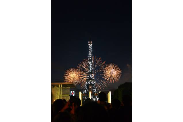 Fogos em comemoração ao 14 de julho (A Queda da Bastilha), <a href="https://viajeaqui.abril.com.br/cidades/franca-paris" rel="Paris" target="_blank">Paris</a>, <a href="https://viajeaqui.abril.com.br/paises/franca" rel="França" target="_blank">França</a> Fogos em comemoração ao 14 de julho (A Queda da Bastilha), <a href="https://viajeaqui.abril.com.br/cidades/franca-paris" rel="Paris" target="_blank">Paris</a>, <a href="https://viajeaqui.abril.com.br/paises/franca" rel="França" target="_blank">França</a>