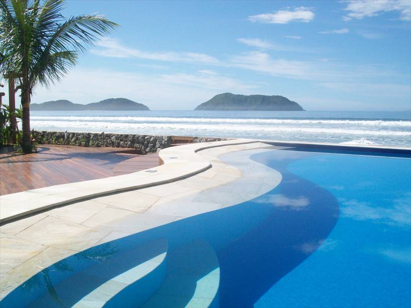 <strong>3. <a href="https://viajeaqui.abril.com.br/estabelecimentos/br-sp-sao-sebastiao-hospedagem-juquehy-la-plage" target="_blank" rel="noopener">Juquehy La Plage Hotel</a> – Juqueí, São Sebastião</strong> O hotel termina onde a areia começa. Da piscina aquecida é possível tomar um drink observando o mar e, se a vontade é ficar com o pé na areia, guarda-sóis e cadeiras de praia estão à disposição dos hóspedes. <a href="https://www.booking.com/hotel/br/juquehy-la-plage.pt-br.html?aid=332455;label=viagemabril-pousadaslitoralsp;sid=eedbe6de09e709d664615ac6f1b39a5d;checkin=2017-11-09;checkout=2017-11-10;ucfs=1;soh=1;srpvid=89a29380ea1102c0;srepoch=1508446722;highlighted_blocks=;all_sr_blocks=;room1=A%2CA;soldout=0%2C0;hpos=1;hapos=1;dest_type=city;dest_id=900049280;srfid=068d4c0bde36ce43be2dce882cbe8589b6734ddbX1;from=searchresults;highlight_room=#no_availability_msg" target="_blank" rel="noopener"><em>Faça sua reserva no Juquehy La Plage pelo Booking.com</em></a> <strong>3. <a href="https://viajeaqui.abril.com.br/estabelecimentos/br-sp-sao-sebastiao-hospedagem-juquehy-la-plage" target="_blank" rel="noopener">Juquehy La Plage Hotel</a> – Juqueí, São Sebastião</strong> O hotel termina onde a areia começa. Da piscina aquecida é possível tomar um drink observando o mar e, se a vontade é ficar com o pé na areia, guarda-sóis e cadeiras de praia estão à disposição dos hóspedes. <a href="https://www.booking.com/hotel/br/juquehy-la-plage.pt-br.html?aid=332455;label=viagemabril-pousadaslitoralsp;sid=eedbe6de09e709d664615ac6f1b39a5d;checkin=2017-11-09;checkout=2017-11-10;ucfs=1;soh=1;srpvid=89a29380ea1102c0;srepoch=1508446722;highlighted_blocks=;all_sr_blocks=;room1=A%2CA;soldout=0%2C0;hpos=1;hapos=1;dest_type=city;dest_id=900049280;srfid=068d4c0bde36ce43be2dce882cbe8589b6734ddbX1;from=searchresults;highlight_room=#no_availability_msg" target="_blank" rel="noopener"><em>Faça sua reserva no Juquehy La Plage pelo Booking.com</em></a>