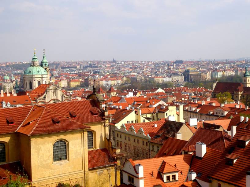 Vista a partir do <a href="https://viajeaqui.abril.com.br/estabelecimentos/republica-tcheca-praga-atracao-prazky-hrad-castelo-de-praga" rel="Castelo de Praga" target="_blank">Castelo de Praga</a>, <a href="https://viajeaqui.abril.com.br/paises/republica-tcheca" rel="Rep&uacute;blica Tcheca" target="_blank">Rep&uacute;blica Tcheca</a>
