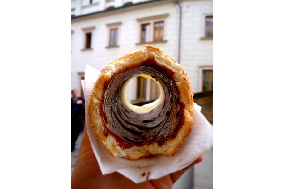 Trdeln&iacute;k, doce t&iacute;pico de <a href="https://viajeaqui.abril.com.br/cidades/republica-tcheca-praga" rel="Praga" target="_blank">Praga</a>, <a href="https://viajeaqui.abril.com.br/paises/republica-tcheca" rel="Rep&uacute;blica Tcheca " target="_blank">Rep&uacute;blica Tcheca </a>