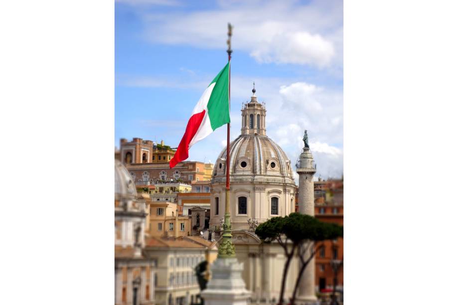 Igreja de Santa Maria di Loreto, em <a href="https://viajeaqui.abril.com.br/cidades/italia-roma" rel="Roma" target="_blank">Roma</a>, <a href="https://viajeaqui.abril.com.br/paises/italia" rel="It&aacute;lia" target="_blank">It&aacute;lia</a>
