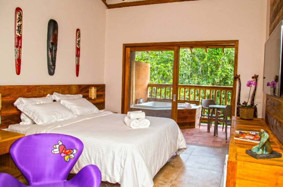 <strong>Kalango Hotel Boutique, em Ilhabela (SP)</strong>                                O hotel tem uma &aacute;rea preservada com mais de 5000m&sup2; dentro do seu pr&oacute;prio terreno, o que te faz sentir em contato com a natureza. Apesar de ficar afastado do agito, est&aacute; bem comunicado ao contro comercial e hist&oacute;rico, al&eacute;m de praias, cachoeiras e trilhas.&nbsp;