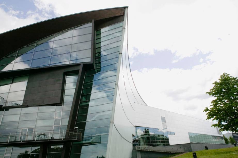 Museu de Arte Contemporânea de Helsinque, o Kiasma, um projeto do arquiteto Steven Holl Museu de Arte Contemporânea de Helsinque, o Kiasma, um projeto do arquiteto Steven Holl