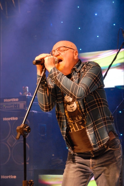 O cantor <strong>Kid Vinil</strong>, com suas canções inspiradas em personagens urbanos de São Paulo, sobe ao palco do <strong>SESC Bom Retiro</strong>. No repertório, sucessos como <em>Eu sou boy </em>e <em>Tic Tic Nervoso</em>, além de novas composições.<strong>Endereço: </strong>Alameda Nothmann, 185, Bom Retiro<strong>Telefone: </strong>(11) 3332-3600<strong>Ingressos: </strong>R$ 6 a R$ 24<strong>Horário: </strong>18h O cantor <strong>Kid Vinil</strong>, com suas canções inspiradas em personagens urbanos de São Paulo, sobe ao palco do <strong>SESC Bom Retiro</strong>. No repertório, sucessos como <em>Eu sou boy </em>e <em>Tic Tic Nervoso</em>, além de novas composições.<strong>Endereço: </strong>Alameda Nothmann, 185, Bom Retiro<strong>Telefone: </strong>(11) 3332-3600<strong>Ingressos: </strong>R$ 6 a R$ 24<strong>Horário: </strong>18h