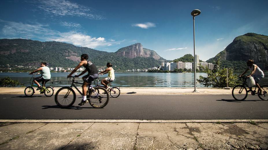 <strong>7. <a href="https://viajeaqui.abril.com.br/estabelecimentos/br-rj-rio-de-janeiro-atracao-lagoa-rodrigo-de-freitas" rel="LAGOA RODRIGO DE FREITAS" target="_self">LAGOA RODRIGO DE FREITAS</a></strong> (1,2 km)        É a principal área de lazer dos cariocas. Na parte que fica do lado do Leblon há o Complexo Lagoon, com ciclovia e restaurantes.