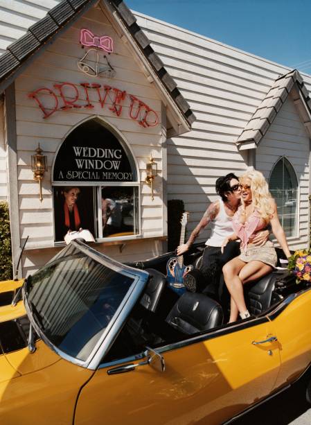 <a href="https://www.stripatnight.com" rel="Maratona de Las Vegas" target="_blank"><strong>Maratona de Las Vegas</strong></a> <strong>– 2 de dezembro de 2012 – <a href="https://viajeaqui.abril.com.br/cidades/estados-unidos-las-vegas" rel="Las Vegas" target="_blank">Las Vegas</a>, Nevada</strong> <br /> Antes de apostar suas fichas nos inúmeros cassinos, corra a <strong>Maratona de Las Vegas</strong>. A cidade do estado de <strong>Nevada</strong> é famosa no mundo inteiro por seus jogos de cartas, máquinas caça-níqueis e grandes espetáculos, mas em dezembro, além de tudo isso, você pode aproveitar para correr 42 quilômetros. A maratona faz parte da <strong>Rock ‘n’ Roll Marathon Series</strong>, que acontece em 28 locais nos <a href="https://viajeaqui.abril.com.br/paises/estados-unidos" rel="Estados Unidos" target="_blank">Estados Unidos</a>, <a href="https://viajeaqui.abril.com.br/paises/canada" rel="Canadá" target="_blank">Canadá</a>, <a href="https://viajeaqui.abril.com.br/paises/espanha" rel="Espanha" target="_blank">Espanha</a> e <a href="https://viajeaqui.abril.com.br/paises/portugal" rel="Portugal" target="_blank">Portugal</a>. O percurso é, em sua maior parte, plano e com poucas curvas. O visual da corrida são os modernos cassinos, campos de golfe e hotéis, espalhados pela cidade. Além da prova oficial, os corredores podem optar pela meia maratona. Curtir Las Vegas é fácil, pois a quantidade de entretenimento que os hotéis-cassinos têm para seus hóspedes é tanta que você nem precisa sair de lá. A não ser que você queira parar em um drive-thru para se casar com a benção de Elvis Presley. Confira as <a href="https://viajeaqui.abril.com.br/cidades/estados-unidos-las-vegas/onde-ficar" rel="hospedagens selecionas em Las Vegas pelo viajeaqui" target="_blank">hospedagens selecionas em Las Vegas pelo viajeaqui</a>. O <a href="https://www.stripatnight.com" rel="site oficial da Maratona de Las Vegas" target="_blank">site oficial da Maratona de Las Vegas</a> traz mais informações sobre a corrida, que acontece em 2 de dezembro deste ano. <a href="https://www.stripatnight.com" rel="Maratona de Las Vegas" target="_blank"><strong>Maratona de Las Vegas</strong></a> <strong>– 2 de dezembro de 2012 – <a href="https://viajeaqui.abril.com.br/cidades/estados-unidos-las-vegas" rel="Las Vegas" target="_blank">Las Vegas</a>, Nevada</strong> <br /> Antes de apostar suas fichas nos inúmeros cassinos, corra a <strong>Maratona de Las Vegas</strong>. A cidade do estado de <strong>Nevada</strong> é famosa no mundo inteiro por seus jogos de cartas, máquinas caça-níqueis e grandes espetáculos, mas em dezembro, além de tudo isso, você pode aproveitar para correr 42 quilômetros. A maratona faz parte da <strong>Rock ‘n’ Roll Marathon Series</strong>, que acontece em 28 locais nos <a href="https://viajeaqui.abril.com.br/paises/estados-unidos" rel="Estados Unidos" target="_blank">Estados Unidos</a>, <a href="https://viajeaqui.abril.com.br/paises/canada" rel="Canadá" target="_blank">Canadá</a>, <a href="https://viajeaqui.abril.com.br/paises/espanha" rel="Espanha" target="_blank">Espanha</a> e <a href="https://viajeaqui.abril.com.br/paises/portugal" rel="Portugal" target="_blank">Portugal</a>. O percurso é, em sua maior parte, plano e com poucas curvas. O visual da corrida são os modernos cassinos, campos de golfe e hotéis, espalhados pela cidade. Além da prova oficial, os corredores podem optar pela meia maratona. Curtir Las Vegas é fácil, pois a quantidade de entretenimento que os hotéis-cassinos têm para seus hóspedes é tanta que você nem precisa sair de lá. A não ser que você queira parar em um drive-thru para se casar com a benção de Elvis Presley. Confira as <a href="https://viajeaqui.abril.com.br/cidades/estados-unidos-las-vegas/onde-ficar" rel="hospedagens selecionas em Las Vegas pelo viajeaqui" target="_blank">hospedagens selecionas em Las Vegas pelo viajeaqui</a>. O <a href="https://www.stripatnight.com" rel="site oficial da Maratona de Las Vegas" target="_blank">site oficial da Maratona de Las Vegas</a> traz mais informações sobre a corrida, que acontece em 2 de dezembro deste ano.