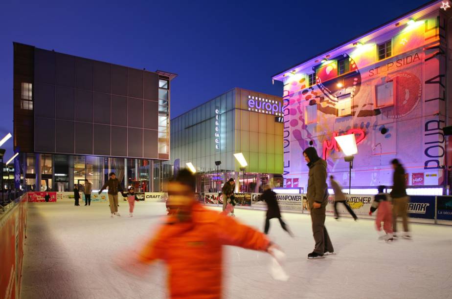 Pista de patinação no centro de Lausanne