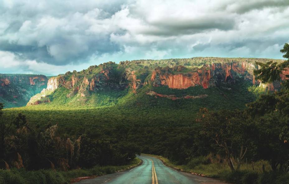 Estrada com vista para a Chapada dos Guimarães, Mato Grosso