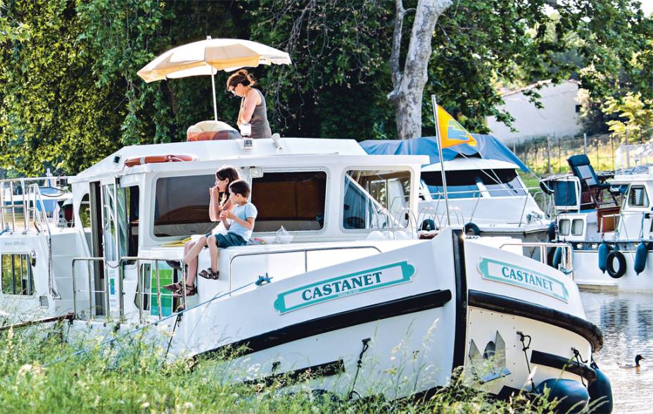 A vida é leve no Canal du Midi, roteiro preferencial dos marinheiros de primeira viagem A vida é leve no Canal du Midi, roteiro preferencial dos marinheiros de primeira viagem