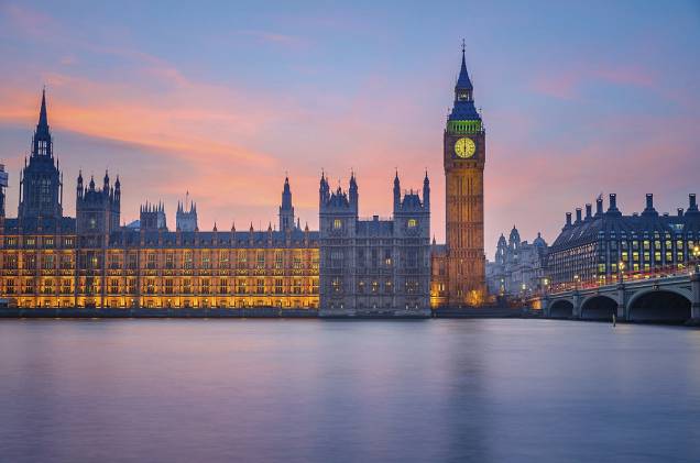 O Big Ben - o maior cartão-postal da cidade - e o prédio do parlamento do Reino Unido O Big Ben - o maior cartão-postal da cidade - e o prédio do parlamento do Reino Unido