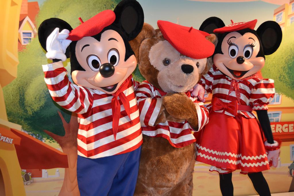 Mickey e Minnie na Disneyl&acirc;ndia de Paris