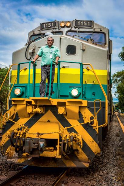 Olha o maquinista aí, gente! Olha o maquinista aí, gente!