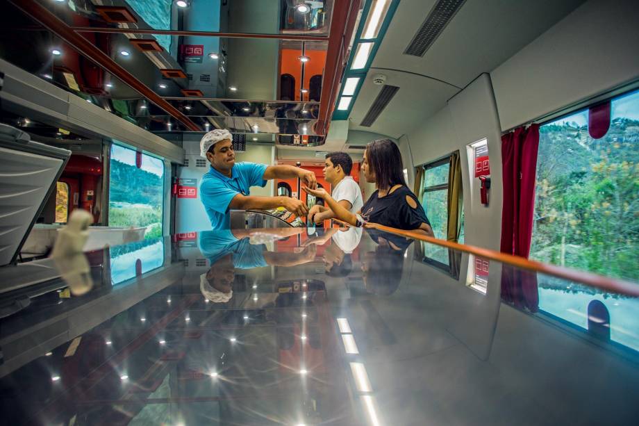 O superbalcão do vagão-restaurante O superbalcão do vagão-restaurante