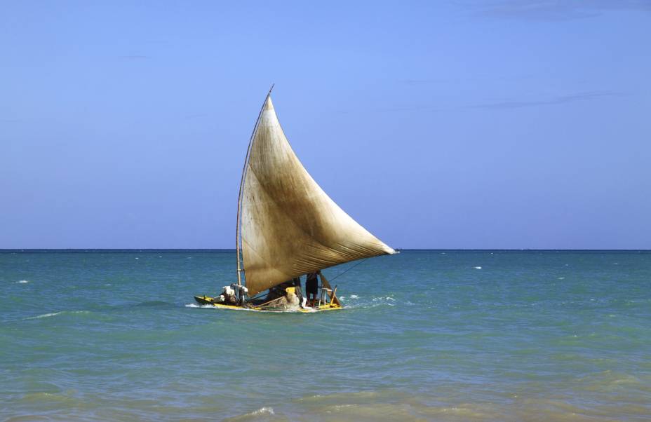 Passeios de jangada em suas belas piscinas naturais estão entre as boas pedidas de quem visita <strong><a href="https://viajeaqui.abril.com.br/cidades/br-al-maceio" rel="Maceió" target="_self">Maceió</a>. </strong>Vale esticar o passeio para circular pelos calçadões e visitar as lojinhas de artesanato