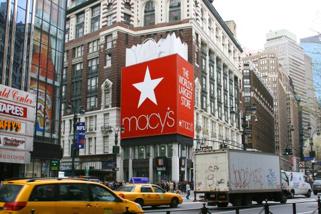 <strong>4. <a href="https://viajeaqui.abril.com.br/estabelecimentos/estados-unidos-nova-york-atracao-macy-s" rel="Macy’s" target="_blank">Macy’s</a></strong> O lugar é ideal para quem quer fazer uma pausa para as compras. A gigantesca loja de departamentos tem vários andares e opções, desde artigos de cama, mesa e banho, até marcas internacionais de acessórios e maquiagem <strong>4. <a href="https://viajeaqui.abril.com.br/estabelecimentos/estados-unidos-nova-york-atracao-macy-s" rel="Macy’s" target="_blank">Macy’s</a></strong> O lugar é ideal para quem quer fazer uma pausa para as compras. A gigantesca loja de departamentos tem vários andares e opções, desde artigos de cama, mesa e banho, até marcas internacionais de acessórios e maquiagem