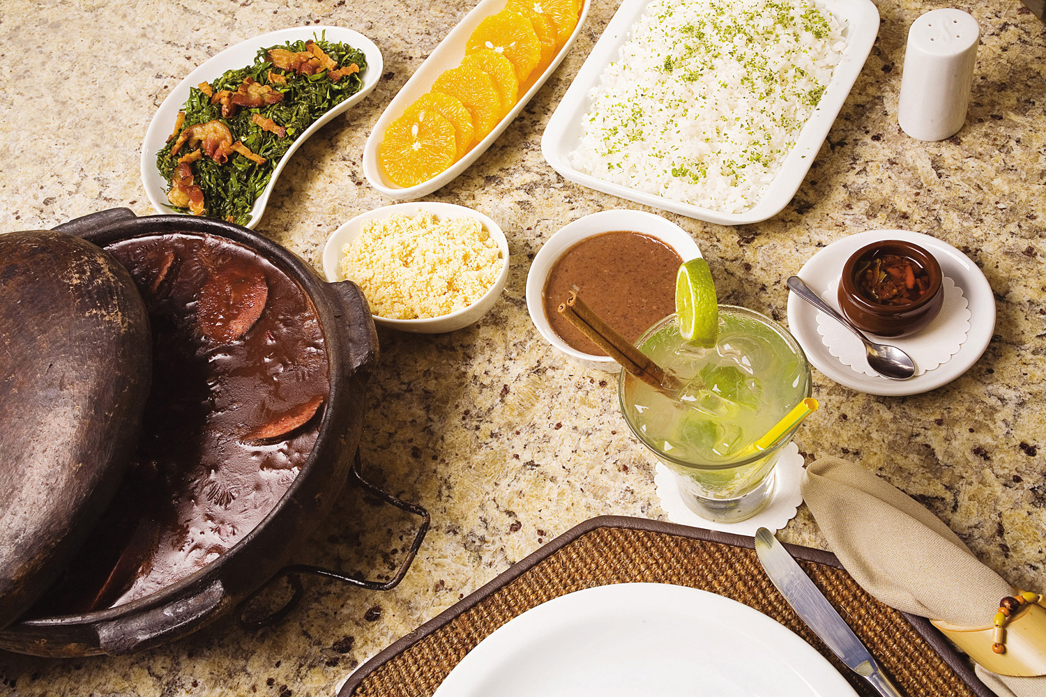 A feijoada do restaurante <a href="https://viajeaqui.abril.com.br/estabelecimentos/br-rn-natal-restaurante-manary-hotel-manary-praia" rel="Manary">Manary</a>, em Natal, no Rio Grande do Norte, faz sucesso aos s&aacute;bados. A casa serve comida variada, mas o ponto forte s&atilde;o os pescados e frutos do mar. Tem ambiente intimista, pr&oacute;ximo &agrave; praia de Ponta Negra
