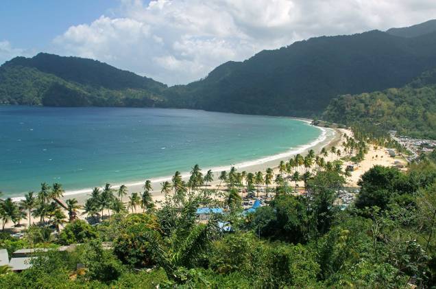 A praia de Maracas, localizada no norte da ilha de Trinidad, é a mais conhecida da ilha. É frequentada por locais e turistas. A praia de Maracas, localizada no norte da ilha de Trinidad, é a mais conhecida da ilha. É frequentada por locais e turistas.