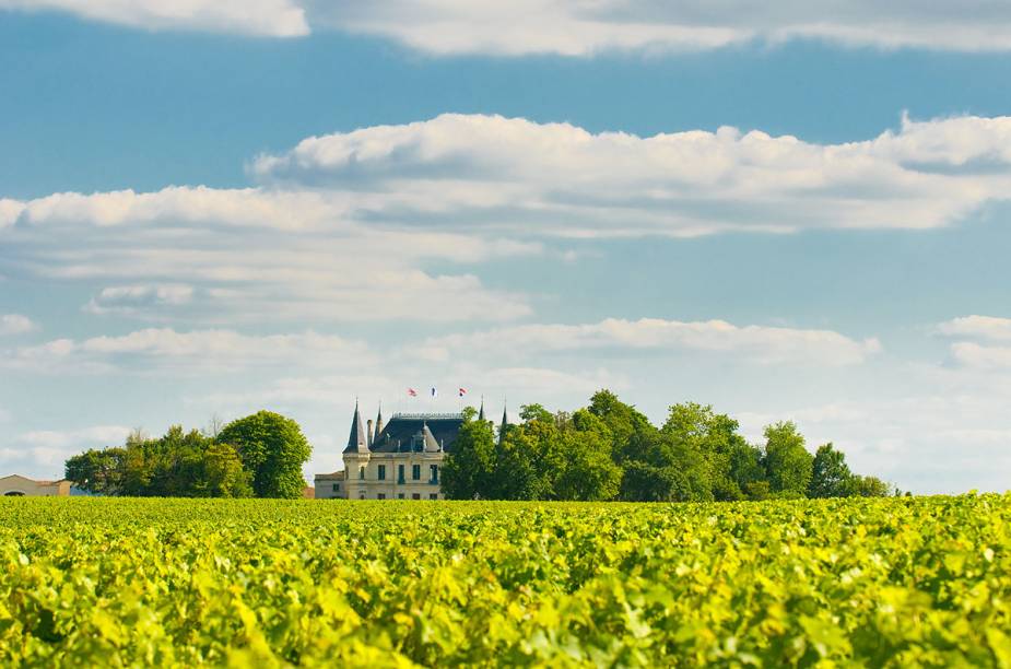 Cenas ao alcance de um vagão: o combo chatêau + vinhedo, em Margaux Cenas ao alcance de um vagão: o combo chatêau + vinhedo, em Margaux