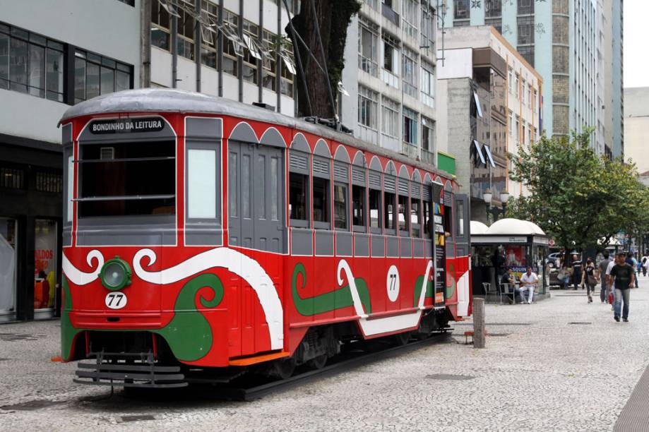 Trazido de Santos, o Bondinho da Leitura fica estacionado na Rua 15 de Novembro e funciona como uma biblioteca para empréstimo gratuito de livros Trazido de Santos, o Bondinho da Leitura fica estacionado na Rua 15 de Novembro e funciona como uma biblioteca para empréstimo gratuito de livros