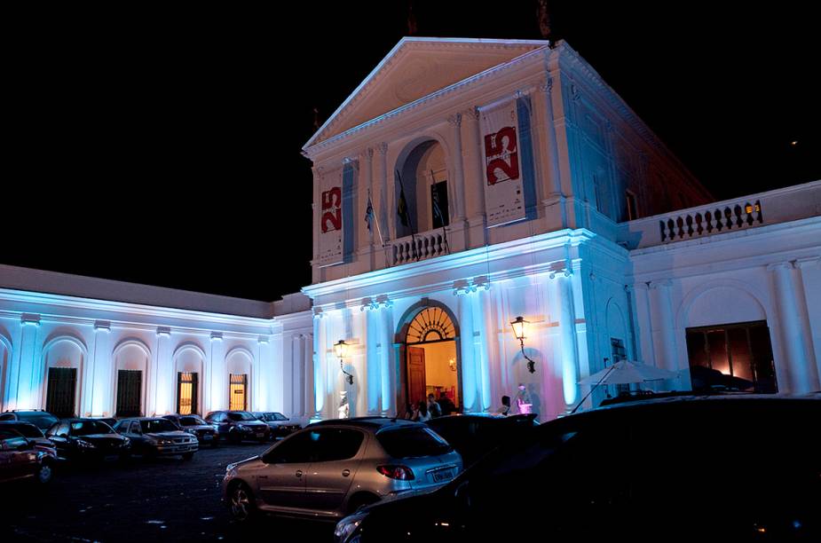 <strong>19. <a href="https://viajeaqui.abril.com.br/estabelecimentos/br-sp-sao-paulo-atracao-museu-da-casa-brasileira" rel="Museu da Casa Brasileira" target="_self">Museu da Casa Brasileira</a>, <a href="https://viajeaqui.abril.com.br/cidades/br-sp-sao-paulo" rel="São Paulo" target="_self">São Paulo</a>, <a href="https://viajeaqui.abril.com.br/estados/br-sao-paulo" rel="SP" target="_self">SP</a></strong>                A antiga residência do ex-prefeito Fábio da Silva Prado reúne em seu acervo móveis e objetos que marcaram a identidade das casas brasileiras desde o século 17. Entre eles: a réplica do oratório de D. Maria I, móveis antigos bem conservados e objetos que pertenceram aos antigos proprietários da casa (o próprio Fábio e sua esposa Renata Crespi) <strong>19. <a href="https://viajeaqui.abril.com.br/estabelecimentos/br-sp-sao-paulo-atracao-museu-da-casa-brasileira" rel="Museu da Casa Brasileira" target="_self">Museu da Casa Brasileira</a>, <a href="https://viajeaqui.abril.com.br/cidades/br-sp-sao-paulo" rel="São Paulo" target="_self">São Paulo</a>, <a href="https://viajeaqui.abril.com.br/estados/br-sao-paulo" rel="SP" target="_self">SP</a></strong>                A antiga residência do ex-prefeito Fábio da Silva Prado reúne em seu acervo móveis e objetos que marcaram a identidade das casas brasileiras desde o século 17. Entre eles: a réplica do oratório de D. Maria I, móveis antigos bem conservados e objetos que pertenceram aos antigos proprietários da casa (o próprio Fábio e sua esposa Renata Crespi)