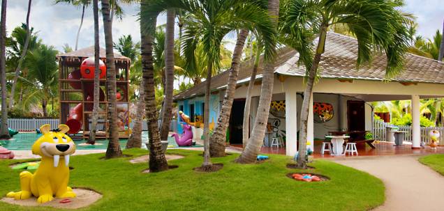 <strong>Para fazer a criançada feliz</strong> <a href="https://www.melia.com/pt/hoteis/republica-dominicana/punta-cana/melia-caribe-tropical-all-inclusive-beach-and-golf-resort/index.html" rel="Melià Caribe Tropical" target="_blank">Melià Caribe Tropical</a> (Praia Bávaro). Enquanto os pais relaxam, a criançada disputa corrida de saco, se diverte no miniparque dos Flintstones... Um dos melhores resorts de Punta para levar os filhos, o Melià tem monitoria por faixa etária, dos 8 meses aos 14 anos, recheada de atividades das 10 às 20 horas. 1 138 quartos / 15 restaurantes / 10 piscinas <a href="https://www.booking.com/city/do/punta-cana.pt-br.html?aid=332455&label=viagemabril-puntacana" rel="Reserve seu resort em Punta Cana pelo booking.com" target="_blank">Reserve seu resort em Punta Cana pelo booking.com </a> <strong>Para fazer a criançada feliz</strong> <a href="https://www.melia.com/pt/hoteis/republica-dominicana/punta-cana/melia-caribe-tropical-all-inclusive-beach-and-golf-resort/index.html" rel="Melià Caribe Tropical" target="_blank">Melià Caribe Tropical</a> (Praia Bávaro). Enquanto os pais relaxam, a criançada disputa corrida de saco, se diverte no miniparque dos Flintstones... Um dos melhores resorts de Punta para levar os filhos, o Melià tem monitoria por faixa etária, dos 8 meses aos 14 anos, recheada de atividades das 10 às 20 horas. 1 138 quartos / 15 restaurantes / 10 piscinas <a href="https://www.booking.com/city/do/punta-cana.pt-br.html?aid=332455&label=viagemabril-puntacana" rel="Reserve seu resort em Punta Cana pelo booking.com" target="_blank">Reserve seu resort em Punta Cana pelo booking.com </a>