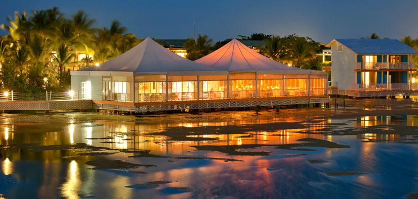 <strong><a href="https://www.melia.com/pt/hoteis/cuba/cayo-coco/melia-cayo-coco-pt/index.html" rel="Meliá Cayo Coco" target="_blank">Meliá Cayo Coco</a> – <a href="https://viajeaqui.abril.com.br/paises/cuba" rel="Cuba" target="_blank">Cuba</a></strong> Resort para maiores de 18 anos com quartos de luxo e bangalôs sobre palafitas em uma lagoa marinha natural. Está localizado em Cayo Coco, no Arquipélago Jardins do Rei, entre a lagoa e extensa faixa de areia branca e mar calmo. A paisagem cênica deste resort não enjoa jamais! Sua praia é virgem, ideal para mergulho e pesca (atividades incluídas na diária). Se você nunca mergulhou antes, é possível fazer aulas primeiramente na piscina de água doce do resort antes de cair no mar com cilindro e tudo. Passeios de iate e programas de imersão também estão incluídos <strong><a href="https://www.melia.com/pt/hoteis/cuba/cayo-coco/melia-cayo-coco-pt/index.html" rel="Meliá Cayo Coco" target="_blank">Meliá Cayo Coco</a> – <a href="https://viajeaqui.abril.com.br/paises/cuba" rel="Cuba" target="_blank">Cuba</a></strong> Resort para maiores de 18 anos com quartos de luxo e bangalôs sobre palafitas em uma lagoa marinha natural. Está localizado em Cayo Coco, no Arquipélago Jardins do Rei, entre a lagoa e extensa faixa de areia branca e mar calmo. A paisagem cênica deste resort não enjoa jamais! Sua praia é virgem, ideal para mergulho e pesca (atividades incluídas na diária). Se você nunca mergulhou antes, é possível fazer aulas primeiramente na piscina de água doce do resort antes de cair no mar com cilindro e tudo. Passeios de iate e programas de imersão também estão incluídos