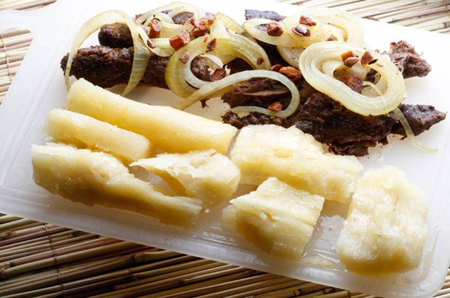 <a href="https://viajeaqui.abril.com.br/estabelecimentos/br-mg-belo-horizonte-restaurante-mercearia-lili" rel="Mercearia Lili - Belo Horizonte " target="_blank"><strong>Mercearia Lili - Belo Horizonte </strong></a>O destaque da Mercearia Lili é o Dedinho na Chapa, especialidade da casa: parte de contra-filé pré cozido, servido com mandioca, cebola, alho e manteiga de garrafa. <a href="https://viajeaqui.abril.com.br/estabelecimentos/br-mg-belo-horizonte-restaurante-mercearia-lili" rel="Mercearia Lili - Belo Horizonte " target="_blank"><strong>Mercearia Lili - Belo Horizonte </strong></a>O destaque da Mercearia Lili é o Dedinho na Chapa, especialidade da casa: parte de contra-filé pré cozido, servido com mandioca, cebola, alho e manteiga de garrafa.