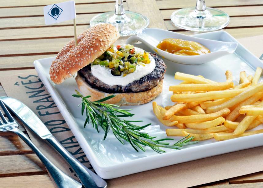 <a href="https://viajeaqui.abril.com.br/estabelecimentos/br-sp-sao-paulo-restaurante-mercearia-do-frances" rel="Mercearia do Francês">Mercearia do Francês</a>: nas unidade de Higienópolis e também no bar La Petite, em Perdizes, haverá um hambúrguer de pato ao molho de queijo de cabra com ratatouille na companhia de fritas <a href="https://viajeaqui.abril.com.br/estabelecimentos/br-sp-sao-paulo-restaurante-mercearia-do-frances" rel="Mercearia do Francês">Mercearia do Francês</a>: nas unidade de Higienópolis e também no bar La Petite, em Perdizes, haverá um hambúrguer de pato ao molho de queijo de cabra com ratatouille na companhia de fritas