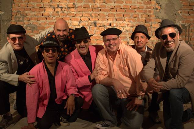 A irreverente banda <strong>Língua de Trapo</strong> é a atração do <strong>SESC Itaquera</strong>. O grupo interpreta suas canções bem humoradas e críticas, em vários estilos musicais, de forma teatral.<strong>Endereço: </strong>Avenida Fernando Espírito Santo Alves de Mattos, 1000<strong>Telefone: </strong>(11) 2523-9200<strong>Ingressos:</strong> R$ 3,50 a R$ 7. Gratuito para comerciários matriculados<strong>Horário: </strong>15h A irreverente banda <strong>Língua de Trapo</strong> é a atração do <strong>SESC Itaquera</strong>. O grupo interpreta suas canções bem humoradas e críticas, em vários estilos musicais, de forma teatral.<strong>Endereço: </strong>Avenida Fernando Espírito Santo Alves de Mattos, 1000<strong>Telefone: </strong>(11) 2523-9200<strong>Ingressos:</strong> R$ 3,50 a R$ 7. Gratuito para comerciários matriculados<strong>Horário: </strong>15h