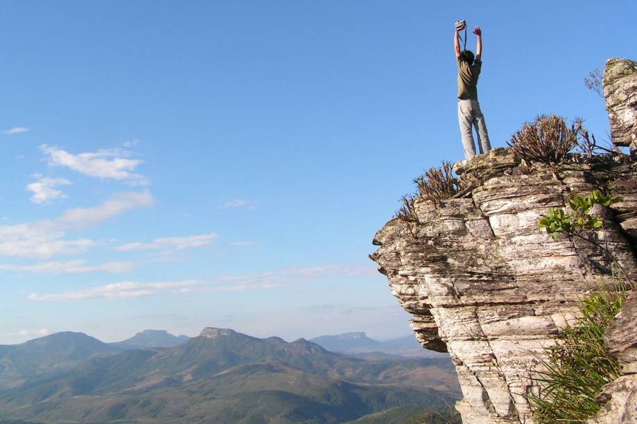 Importante santuário da flora brasileira, o Parque Nacional Serra do Cipó (MG) alia longas trilhas com numerosas nascentes, riachos e cachoeiras das bacias do Rio São Francisco e Rio Doce. <a href="https://www.booking.com/searchresults.pt-br.html?aid=332455&lang=pt-br&sid=eedbe6de09e709d664615ac6f1b39a5d&sb=1&src=searchresults&src_elem=sb&error_url=https%3A%2F%2Fwww.booking.com%2Fsearchresults.pt-br.html%3Faid%3D332455%3Bsid%3Deedbe6de09e709d664615ac6f1b39a5d%3Bcity%3D-672204%3Bclass_interval%3D1%3Bdest_id%3D6099%3Bdest_type%3Dregion%3Bdtdisc%3D0%3Bfrom_sf%3D1%3Bgroup_adults%3D2%3Bgroup_children%3D0%3Binac%3D0%3Bindex_postcard%3D0%3Blabel_click%3Dundef%3Bno_rooms%3D1%3Boffset%3D0%3Bpostcard%3D0%3Braw_dest_type%3Dregion%3Broom1%3DA%252CA%3Bsb_price_type%3Dtotal%3Bsearch_selected%3D1%3Bsrc%3Dsearchresults%3Bsrc_elem%3Dsb%3Bss%3DSerra%2520da%2520Canastra%252C%2520%25E2%2580%258BBrasil%3Bss_all%3D0%3Bss_raw%3DSerra%2520da%2520Canastra%3Bssb%3Dempty%3Bsshis%3D0%3Bssne_untouched%3DS%25C3%25A3o%2520Sebasti%25C3%25A3o%26%3B&ss=Serra+do+Cip%C3%B3%2C+%E2%80%8BMinas+Gerais%2C+%E2%80%8BBrasil&ssne=Serra+da+Canastra&ssne_untouched=Serra+da+Canastra&checkin_monthday=&checkin_month=&checkin_year=&checkout_monthday=&checkout_month=&checkout_year=&no_rooms=1&group_adults=2&group_children=0&highlighted_hotels=&from_sf=1&ss_raw=Serra+do+Cip%C3%B3+%28&ac_position=0&ac_langcode=xb&dest_id=900051831&dest_type=city&search_pageview_id=dc57731b405b006e&search_selected=true&search_pageview_id=dc57731b405b006e&ac_suggestion_list_length=5&ac_suggestion_theme_list_length=0" target="_blank" rel="noopener"><em>Busque hospedagens na Serra do Cipó </em></a> Importante santuário da flora brasileira, o Parque Nacional Serra do Cipó (MG) alia longas trilhas com numerosas nascentes, riachos e cachoeiras das bacias do Rio São Francisco e Rio Doce. <a href="https://www.booking.com/searchresults.pt-br.html?aid=332455&lang=pt-br&sid=eedbe6de09e709d664615ac6f1b39a5d&sb=1&src=searchresults&src_elem=sb&error_url=https%3A%2F%2Fwww.booking.com%2Fsearchresults.pt-br.html%3Faid%3D332455%3Bsid%3Deedbe6de09e709d664615ac6f1b39a5d%3Bcity%3D-672204%3Bclass_interval%3D1%3Bdest_id%3D6099%3Bdest_type%3Dregion%3Bdtdisc%3D0%3Bfrom_sf%3D1%3Bgroup_adults%3D2%3Bgroup_children%3D0%3Binac%3D0%3Bindex_postcard%3D0%3Blabel_click%3Dundef%3Bno_rooms%3D1%3Boffset%3D0%3Bpostcard%3D0%3Braw_dest_type%3Dregion%3Broom1%3DA%252CA%3Bsb_price_type%3Dtotal%3Bsearch_selected%3D1%3Bsrc%3Dsearchresults%3Bsrc_elem%3Dsb%3Bss%3DSerra%2520da%2520Canastra%252C%2520%25E2%2580%258BBrasil%3Bss_all%3D0%3Bss_raw%3DSerra%2520da%2520Canastra%3Bssb%3Dempty%3Bsshis%3D0%3Bssne_untouched%3DS%25C3%25A3o%2520Sebasti%25C3%25A3o%26%3B&ss=Serra+do+Cip%C3%B3%2C+%E2%80%8BMinas+Gerais%2C+%E2%80%8BBrasil&ssne=Serra+da+Canastra&ssne_untouched=Serra+da+Canastra&checkin_monthday=&checkin_month=&checkin_year=&checkout_monthday=&checkout_month=&checkout_year=&no_rooms=1&group_adults=2&group_children=0&highlighted_hotels=&from_sf=1&ss_raw=Serra+do+Cip%C3%B3+%28&ac_position=0&ac_langcode=xb&dest_id=900051831&dest_type=city&search_pageview_id=dc57731b405b006e&search_selected=true&search_pageview_id=dc57731b405b006e&ac_suggestion_list_length=5&ac_suggestion_theme_list_length=0" target="_blank" rel="noopener"><em>Busque hospedagens na Serra do Cipó </em></a>
