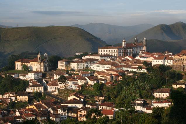O conjunto de igrejas, museus e construções históricas de Ouro Preto, Minas Gerais, foi apontado pela UNESCO como Patrimônio Cultural da Humanidade. A beleza do casario colonial e a riqueza dos altares barrocos nos leva de volta ao tempo do Ciclo do Ouro e da Inconfidência Mineira. O conjunto de igrejas, museus e construções históricas de Ouro Preto, Minas Gerais, foi apontado pela UNESCO como Patrimônio Cultural da Humanidade. A beleza do casario colonial e a riqueza dos altares barrocos nos leva de volta ao tempo do Ciclo do Ouro e da Inconfidência Mineira.