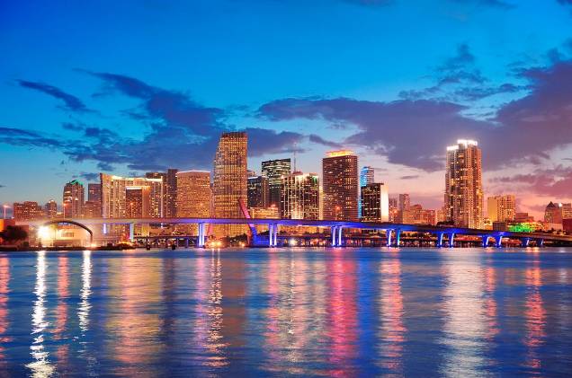 <strong><a href="https://viajeaqui.abril.com.br/cidades/estados-unidos-miami" rel="MIAMI" target="_self">MIAMI</a> & KEY WEST </strong>São três noites entre grifes, drinques, outlets e hype de Miami, no <a href="https://ihg.com" rel="Holiday Inn" target="_blank">Holiday Inn</a>, e mais três em Key West, ícone da contracultura no sul da Flórida, no <a href="https://bit.ly/k_wst" rel="The Inn" target="_blank">The Inn</a>.<strong>QUANDO:</strong> Em 3 de novembro<strong>QUEM LEVA:</strong> A <a href="https://bit.ly/tmvgs" rel="TAM" target="_blank">TAM</a><strong>QUANTO:</strong> R$ 5 833 <strong><a href="https://viajeaqui.abril.com.br/cidades/estados-unidos-miami" rel="MIAMI" target="_self">MIAMI</a> & KEY WEST </strong>São três noites entre grifes, drinques, outlets e hype de Miami, no <a href="https://ihg.com" rel="Holiday Inn" target="_blank">Holiday Inn</a>, e mais três em Key West, ícone da contracultura no sul da Flórida, no <a href="https://bit.ly/k_wst" rel="The Inn" target="_blank">The Inn</a>.<strong>QUANDO:</strong> Em 3 de novembro<strong>QUEM LEVA:</strong> A <a href="https://bit.ly/tmvgs" rel="TAM" target="_blank">TAM</a><strong>QUANTO:</strong> R$ 5 833