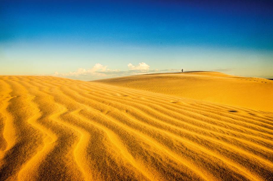 <strong>Dunas do Rosado, Areia Branca</strong> Cenários de filmes e novelas, as dunas se espelham pela Costa Branca do estado, onde o litoral e o sertão, invariavelmente, compartilham a mesma paisagem desértica. Na luz do fim de tarde, o formato do conjunto e a cor das dunas enchem de beleza, fácil, o cartão de memória de uma câmera <strong><a href="https://viajeaqui.abril.com.br/materias/dunas-do-brasil-fotos" rel="+ 15 dunas do Brasil que merecem a sua visita" target="_blank">+ 15 dunas do Brasil que merecem a sua visita</a></strong> <strong>Dunas do Rosado, Areia Branca</strong> Cenários de filmes e novelas, as dunas se espelham pela Costa Branca do estado, onde o litoral e o sertão, invariavelmente, compartilham a mesma paisagem desértica. Na luz do fim de tarde, o formato do conjunto e a cor das dunas enchem de beleza, fácil, o cartão de memória de uma câmera <strong><a href="https://viajeaqui.abril.com.br/materias/dunas-do-brasil-fotos" rel="+ 15 dunas do Brasil que merecem a sua visita" target="_blank">+ 15 dunas do Brasil que merecem a sua visita</a></strong>