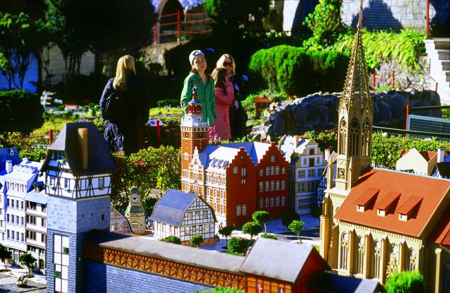 Criada a partir de uma casa de bonecas que Otto Höppner construiu para sua neta,o <a href="https://viajeaqui.abril.com.br/estabelecimentos/br-rs-gramado-atracao-mini-mundo" rel="Mini Mundo" target="_self">Mini Mundo</a>, em <a href="https://viajeaqui.abril.com.br/cidades/br-rs-gramado" rel="Gramado" target="_self">Gramado</a> (RS) tem, hoje, 164 obras Criada a partir de uma casa de bonecas que Otto Höppner construiu para sua neta,o <a href="https://viajeaqui.abril.com.br/estabelecimentos/br-rs-gramado-atracao-mini-mundo" rel="Mini Mundo" target="_self">Mini Mundo</a>, em <a href="https://viajeaqui.abril.com.br/cidades/br-rs-gramado" rel="Gramado" target="_self">Gramado</a> (RS) tem, hoje, 164 obras
