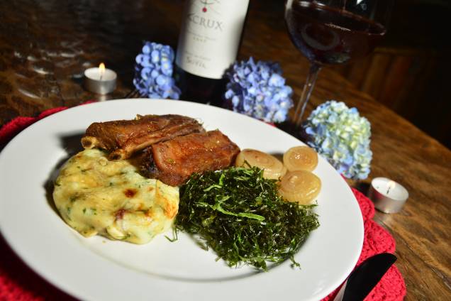 <a href="https://www.festivalmonteverde.com.br/" rel="Festival Gastronômico de Monte Verde – abril em Monte Verde, MG" target="_blank"><strong>Festival Gastronômico de Monte Verde – abril em Monte Verde, MG</strong></a>O principal chamariz do festival são os jantares com chefs convidados e os cardápios especiais dos restaurantes, bares e bistrôs da cidade do sul de Minas inspirados no tema de cada edição. A programação também inclui workshops de gastronomia com chefs locais e de fora e atividades culturais como a tradicional ‘Sapecada’: queima rústica do pinhão com garras de araucária ao som de moda de viola. <a href="https://www.festivalmonteverde.com.br/" rel="Festival Gastronômico de Monte Verde – abril em Monte Verde, MG" target="_blank"><strong>Festival Gastronômico de Monte Verde – abril em Monte Verde, MG</strong></a>O principal chamariz do festival são os jantares com chefs convidados e os cardápios especiais dos restaurantes, bares e bistrôs da cidade do sul de Minas inspirados no tema de cada edição. A programação também inclui workshops de gastronomia com chefs locais e de fora e atividades culturais como a tradicional ‘Sapecada’: queima rústica do pinhão com garras de araucária ao som de moda de viola.