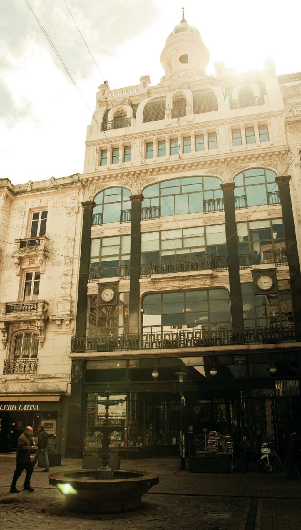 A fachada da livraria Puro Verso, na Sarand&iacute;