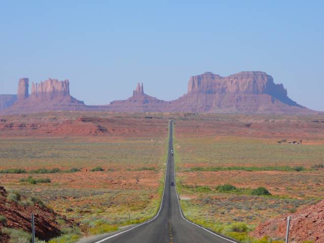 <strong>DE MOTORHOME</strong> Partindo de Phoenix, capital do Arizona, as oito noites do pacote permitem conhecer as principais atrações locais a bordo de um motorhome, com capacidade máxima de sete pessoas. A devolução do veículo é na extravagante <a href="https://viajeaqui.abril.com.br/cidades/estados-unidos-las-vegas" rel="Las Vegas" target="_blank">Las Vegas</a>, no estado de Nevada. <strong>Quando:</strong> em outubro <strong>Quem leva:</strong> <a href="https://pisa.tur.br/" rel="Pisa" target="_blank">Pisa</a> <strong>Quanto:</strong> US$ 3 166 <strong>DE MOTORHOME</strong> Partindo de Phoenix, capital do Arizona, as oito noites do pacote permitem conhecer as principais atrações locais a bordo de um motorhome, com capacidade máxima de sete pessoas. A devolução do veículo é na extravagante <a href="https://viajeaqui.abril.com.br/cidades/estados-unidos-las-vegas" rel="Las Vegas" target="_blank">Las Vegas</a>, no estado de Nevada. <strong>Quando:</strong> em outubro <strong>Quem leva:</strong> <a href="https://pisa.tur.br/" rel="Pisa" target="_blank">Pisa</a> <strong>Quanto:</strong> US$ 3 166