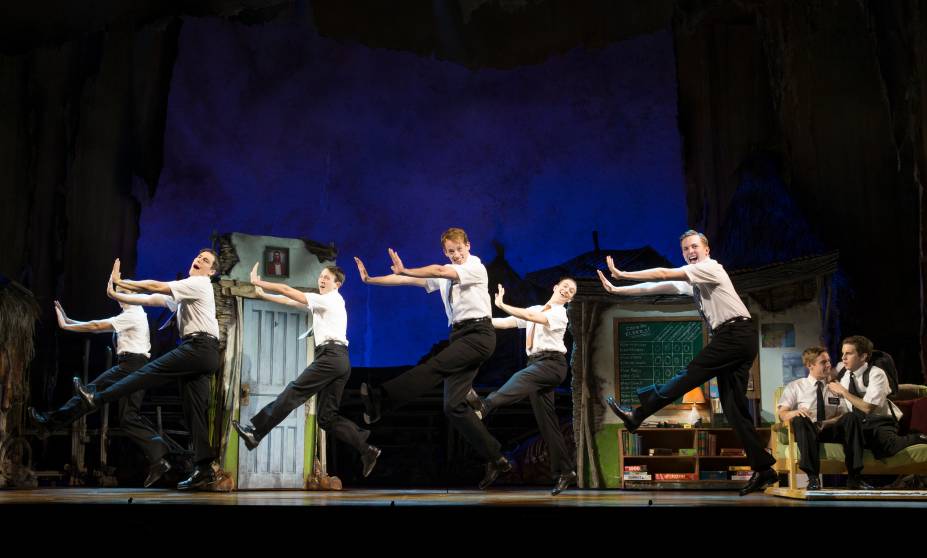 <strong>3.&nbsp;<a href="https://bookofmormonbroadway.com/tickets" rel="The Book of Mormon" target="_blank">The Book of Mormon</a></strong><strong>Preste aten&ccedil;&atilde;o:</strong> na qu&iacute;mica entre os atores Gavin Creel e Christopher John O&rsquo;Neil, que interpretam os protagonistas, e na m&uacute;sica I Believe.