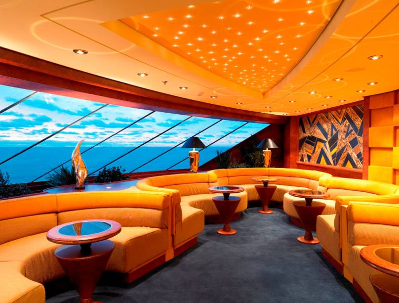 Yacht-Club do navio MSC Fantasia, da companhia MSC Cruzeiros. Yacht-Club do navio MSC Fantasia, da companhia MSC Cruzeiros.