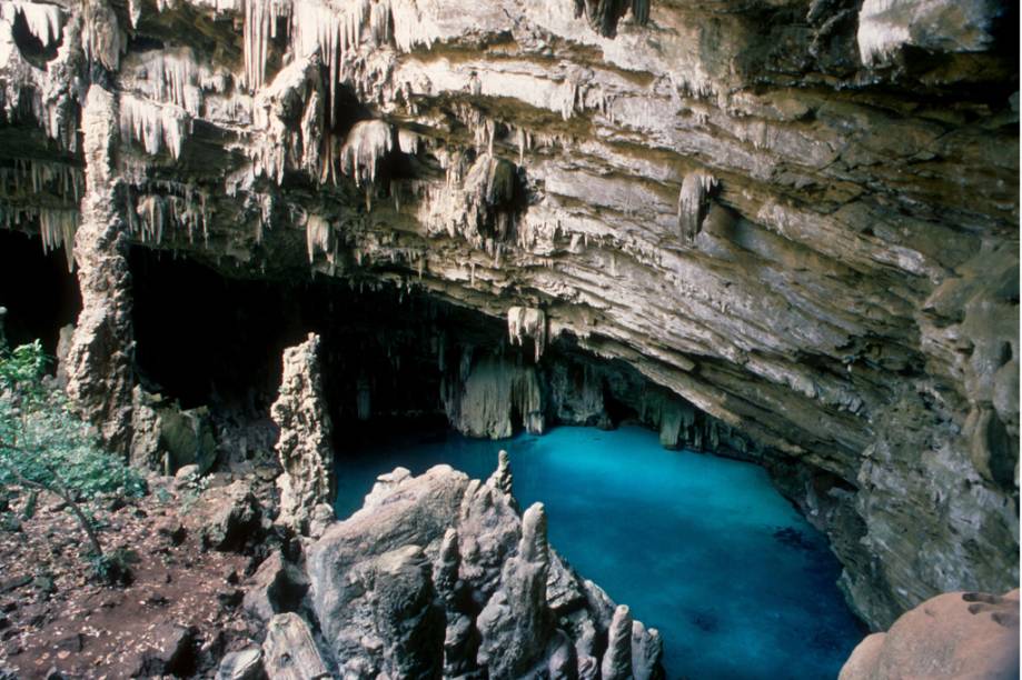 Alternativa a Bonito (MS), o destino é muito procurado para mergulho e flutuação. Os rios cristalinos cheios de peixes, as grutas e cachoeiras encantam quem visita a cidade. <em><a href="https://www.booking.com/searchresults.pt-br.html?aid=332455&lang=pt-br&sid=eedbe6de09e709d664615ac6f1b39a5d&sb=1&src=searchresults&src_elem=sb&error_url=https%3A%2F%2Fwww.booking.com%2Fsearchresults.pt-br.html%3Faid%3D332455%3Bsid%3Deedbe6de09e709d664615ac6f1b39a5d%3Bclass_interval%3D1%3Bdest_id%3D648%3Bdest_type%3Dregion%3Bdtdisc%3D0%3Bfrom_sf%3D1%3Bgroup_adults%3D2%3Bgroup_children%3D0%3Binac%3D0%3Bindex_postcard%3D0%3Blabel_click%3Dundef%3Bmap%3D1%3Bno_rooms%3D1%3Boffset%3D0%3Bpostcard%3D0%3Braw_dest_type%3Dregion%3Broom1%3DA%252CA%3Bsb_price_type%3Dtotal%3Bsearch_selected%3D1%3Bsrc%3Dindex%3Bsrc_elem%3Dsb%3Bss%3DMato%2520Grosso%2520do%2520Sul%252C%2520%25E2%2580%258BBrasil%3Bss_all%3D0%3Bss_raw%3DMAto%2520Grosso%2520do%2520Sul%3Bssb%3Dempty%3Bsshis%3D0%26%3B&ss=Mato+Grosso&ssne=Mato+Grosso+do+Sul&ssne_untouched=Mato+Grosso+do+Sul®ion=648&checkin_monthday=&checkin_month=&checkin_year=&checkout_monthday=&checkout_month=&checkout_year=&no_rooms=1&group_adults=2&group_children=0&highlighted_hotels=&from_sf=1" target="_blank" rel="noopener">Busque hospedagens no Mato Grosso</a></em> Alternativa a Bonito (MS), o destino é muito procurado para mergulho e flutuação. Os rios cristalinos cheios de peixes, as grutas e cachoeiras encantam quem visita a cidade. <em><a href="https://www.booking.com/searchresults.pt-br.html?aid=332455&lang=pt-br&sid=eedbe6de09e709d664615ac6f1b39a5d&sb=1&src=searchresults&src_elem=sb&error_url=https%3A%2F%2Fwww.booking.com%2Fsearchresults.pt-br.html%3Faid%3D332455%3Bsid%3Deedbe6de09e709d664615ac6f1b39a5d%3Bclass_interval%3D1%3Bdest_id%3D648%3Bdest_type%3Dregion%3Bdtdisc%3D0%3Bfrom_sf%3D1%3Bgroup_adults%3D2%3Bgroup_children%3D0%3Binac%3D0%3Bindex_postcard%3D0%3Blabel_click%3Dundef%3Bmap%3D1%3Bno_rooms%3D1%3Boffset%3D0%3Bpostcard%3D0%3Braw_dest_type%3Dregion%3Broom1%3DA%252CA%3Bsb_price_type%3Dtotal%3Bsearch_selected%3D1%3Bsrc%3Dindex%3Bsrc_elem%3Dsb%3Bss%3DMato%2520Grosso%2520do%2520Sul%252C%2520%25E2%2580%258BBrasil%3Bss_all%3D0%3Bss_raw%3DMAto%2520Grosso%2520do%2520Sul%3Bssb%3Dempty%3Bsshis%3D0%26%3B&ss=Mato+Grosso&ssne=Mato+Grosso+do+Sul&ssne_untouched=Mato+Grosso+do+Sul®ion=648&checkin_monthday=&checkin_month=&checkin_year=&checkout_monthday=&checkout_month=&checkout_year=&no_rooms=1&group_adults=2&group_children=0&highlighted_hotels=&from_sf=1" target="_blank" rel="noopener">Busque hospedagens no Mato Grosso</a></em>