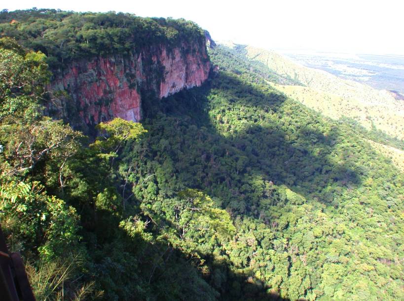 <a href="https://viajeaqui.abril.com.br/cidades/br-mt-chapada-dos-guimaraes" rel="Chapada dos Guimarães" target="_blank"><strong>Chapada dos Guimarães</strong></a>    Vista do alto do Morro de São Jerônimo, Chapada dos Guimarães