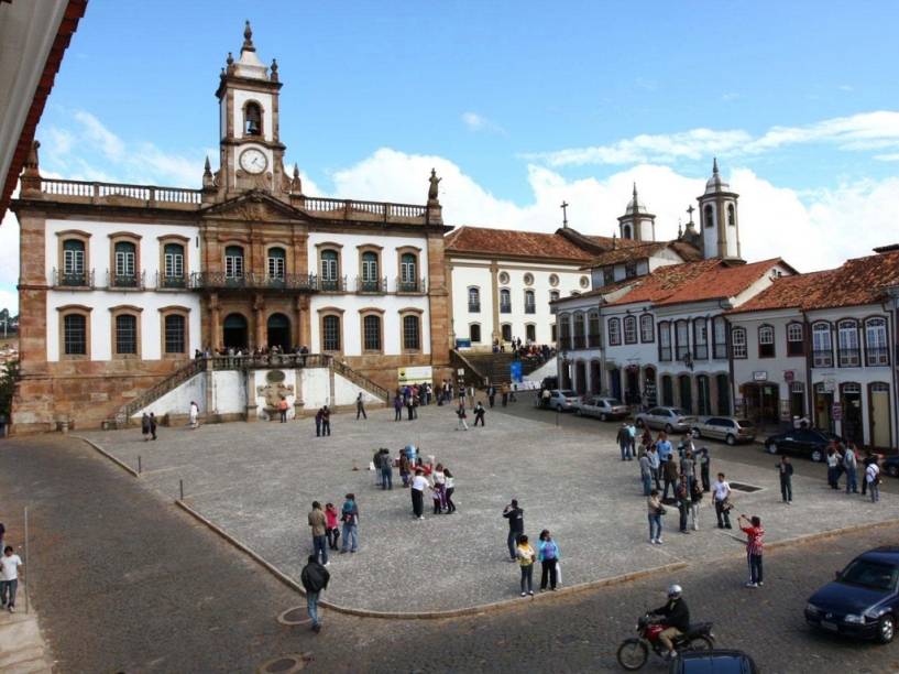 <strong>15. <a href="https://viajeaqui.abril.com.br/estabelecimentos/br-mg-ouro-preto-atracao-museu-da-inconfidencia" rel="Museu da Inconfidência" target="_self">Museu da Inconfidência</a>, <a href="https://viajeaqui.abril.com.br/cidades/br-mg-ouro-preto" rel="Ouro Preto" target="_self">Ouro Preto</a>, <a href="https://viajeaqui.abril.com.br/estados/br-minas-gerais" rel="Minas Gerais" target="_self">Minas Gerais</a></strong>                    A atração é um grande complemento para entender um dos episódios mais controversos da história do Brasil: a Inconfidência Mineira. A antiga Casa de Câmara e Cadeia abriga 16 salas temáticas, que abrigam os restos mortais dos inconfidentes e as supostas travas da forca de Tiradentes. Pra aliviar o clima mórbido, há obras de Aleijadinho complementando o acervo <strong>15. <a href="https://viajeaqui.abril.com.br/estabelecimentos/br-mg-ouro-preto-atracao-museu-da-inconfidencia" rel="Museu da Inconfidência" target="_self">Museu da Inconfidência</a>, <a href="https://viajeaqui.abril.com.br/cidades/br-mg-ouro-preto" rel="Ouro Preto" target="_self">Ouro Preto</a>, <a href="https://viajeaqui.abril.com.br/estados/br-minas-gerais" rel="Minas Gerais" target="_self">Minas Gerais</a></strong>                    A atração é um grande complemento para entender um dos episódios mais controversos da história do Brasil: a Inconfidência Mineira. A antiga Casa de Câmara e Cadeia abriga 16 salas temáticas, que abrigam os restos mortais dos inconfidentes e as supostas travas da forca de Tiradentes. Pra aliviar o clima mórbido, há obras de Aleijadinho complementando o acervo