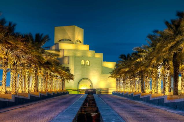 <strong>NO RITZ COM DOHA</strong> A 1 hora de voo de Dubai, Doha, a capitaldo <a href="https://viajeaqui.abril.com.br/paises/qatar" rel="Catar " target="_blank">Catar </a>(sede da Copa doMundo em 2022), não é só um hubde conexão no Oriente Médio. Seus highlights incluem exóticos souks(mercados árabes), prédios ultramodernose o poderoso <a href="https://www.mia.org.qa/en/" rel="Museude Arte Islâmica" target="_blank">Museude Arte Islâmica</a>, cujoa cervo reúne 1 400 anos de história.Este tour tem quatro noites em Dubai e três em Doha, todas em hotéis <a href="https://www.ritzcarlton.com/pt/Default.htm" rel="Ritz-Carlton" target="_blank">Ritz-Carlton</a>.<strong>QUANDO: </strong>Em dezembro<strong>QUEM LEVA:</strong> <a href="https://interpoint.com.br/" rel="Interpoint " target="_blank">Interpoint </a><strong>QUANTO: </strong>US$ 4283 (sem aéreo) <strong>NO RITZ COM DOHA</strong> A 1 hora de voo de Dubai, Doha, a capitaldo <a href="https://viajeaqui.abril.com.br/paises/qatar" rel="Catar " target="_blank">Catar </a>(sede da Copa doMundo em 2022), não é só um hubde conexão no Oriente Médio. Seus highlights incluem exóticos souks(mercados árabes), prédios ultramodernose o poderoso <a href="https://www.mia.org.qa/en/" rel="Museude Arte Islâmica" target="_blank">Museude Arte Islâmica</a>, cujoa cervo reúne 1 400 anos de história.Este tour tem quatro noites em Dubai e três em Doha, todas em hotéis <a href="https://www.ritzcarlton.com/pt/Default.htm" rel="Ritz-Carlton" target="_blank">Ritz-Carlton</a>.<strong>QUANDO: </strong>Em dezembro<strong>QUEM LEVA:</strong> <a href="https://interpoint.com.br/" rel="Interpoint " target="_blank">Interpoint </a><strong>QUANTO: </strong>US$ 4283 (sem aéreo)